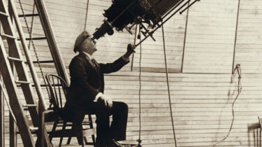 Percival_Lowell_observing_Venus_from_the_Lowell_Observatory_in_1914